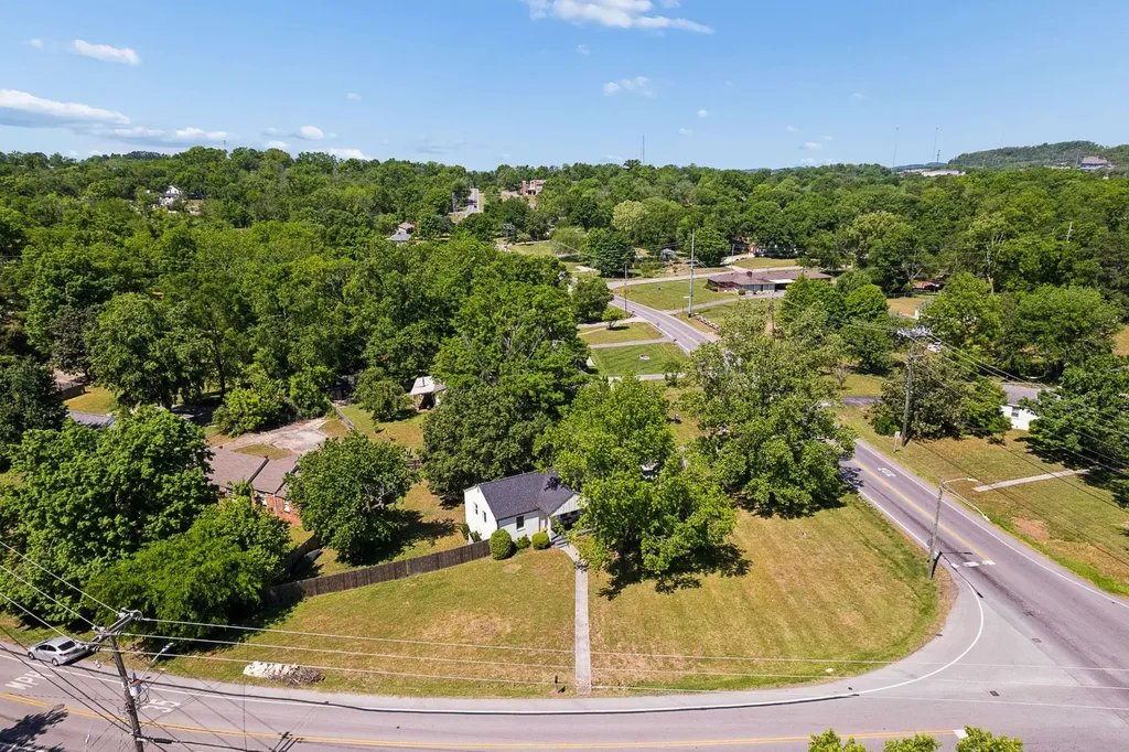 4311 Saunders Avenue Nashville TN 37216