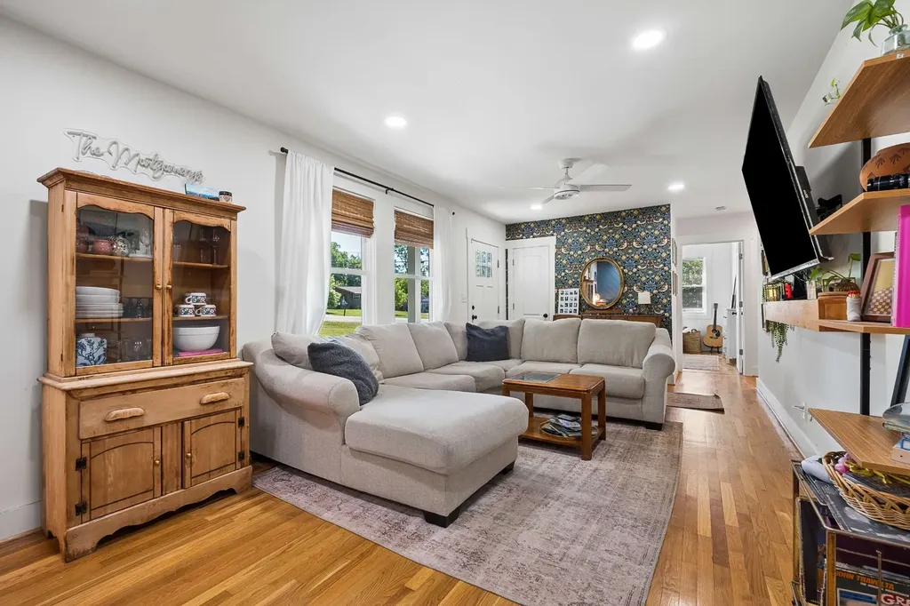 4311 Saunders Avenue Nashville TN 37216