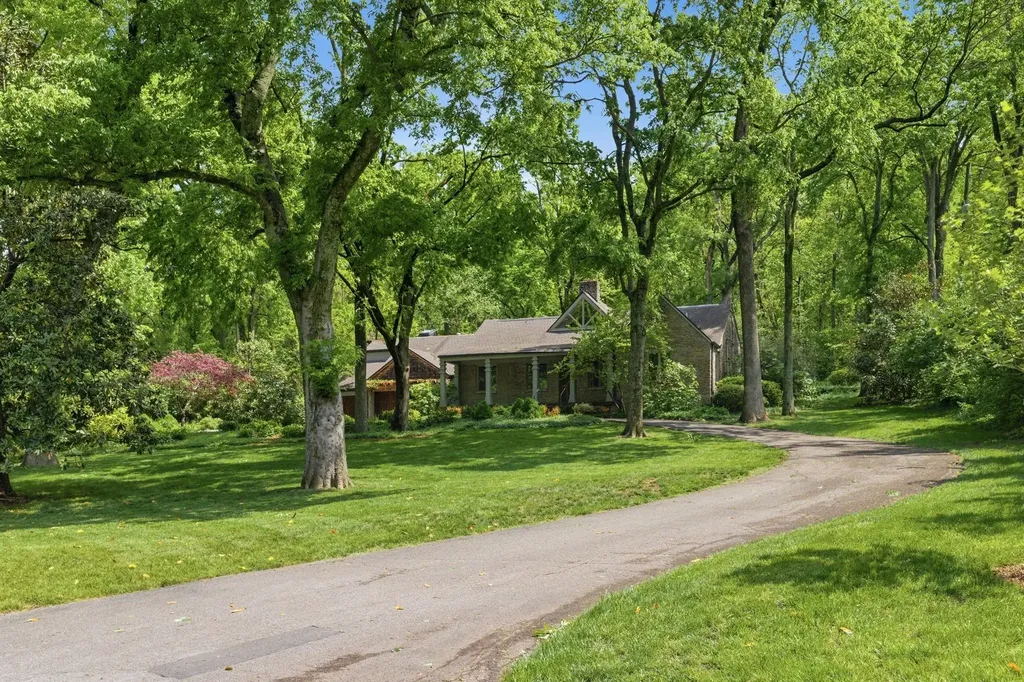 5142 Stanford Drive Nashville TN 37215