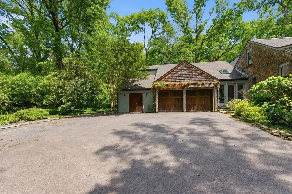 5142 Stanford Drive Nashville TN 37215