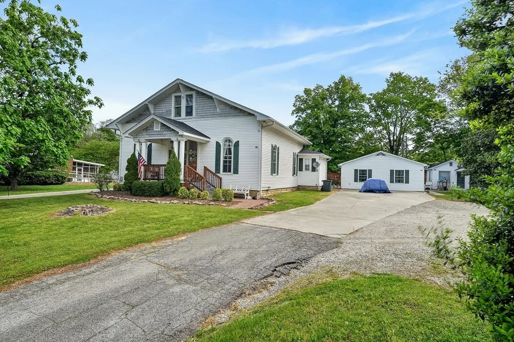 105 Roberts Street Livingston TN 38570