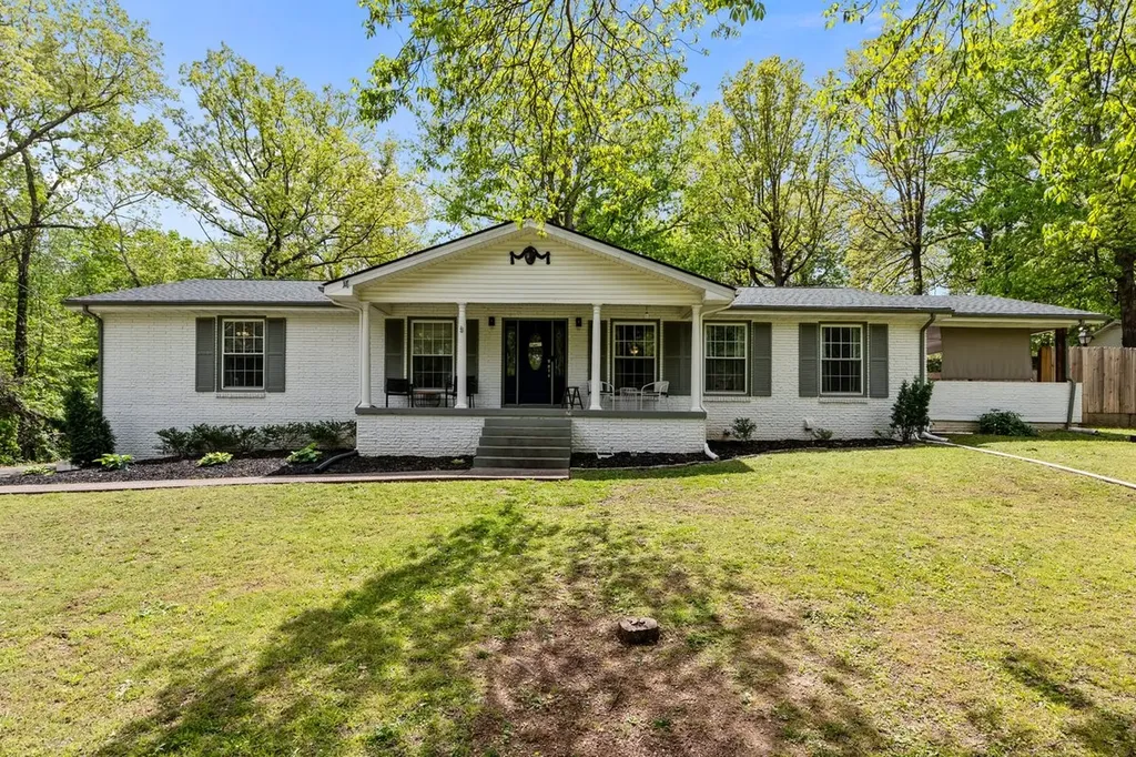 106 Canary Drive Dickson TN 37055