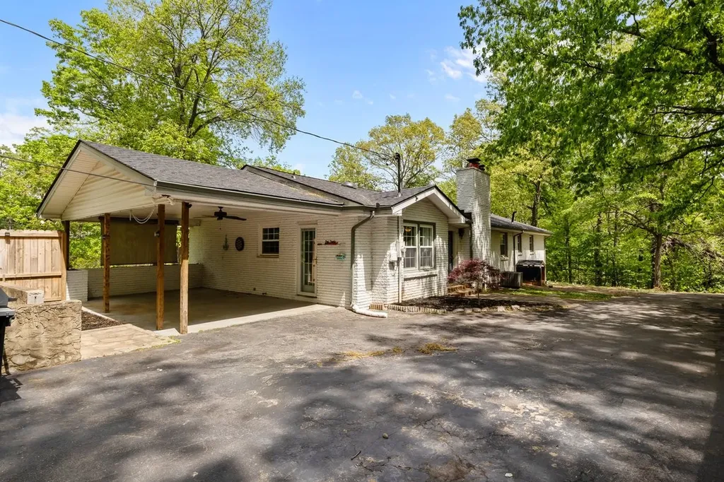 106 Canary Drive Dickson TN 37055