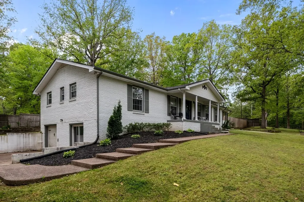 106 Canary Drive Dickson TN 37055