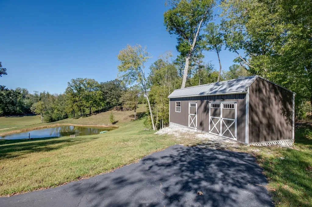 2743 Mouse Tail Road Parsons TN 38363