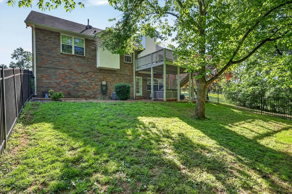 136 River Chase Hendersonville TN 37075