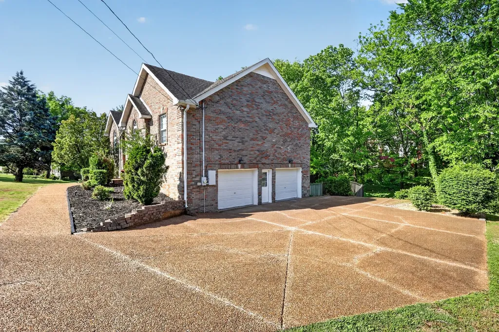 136 River Chase Hendersonville TN 37075