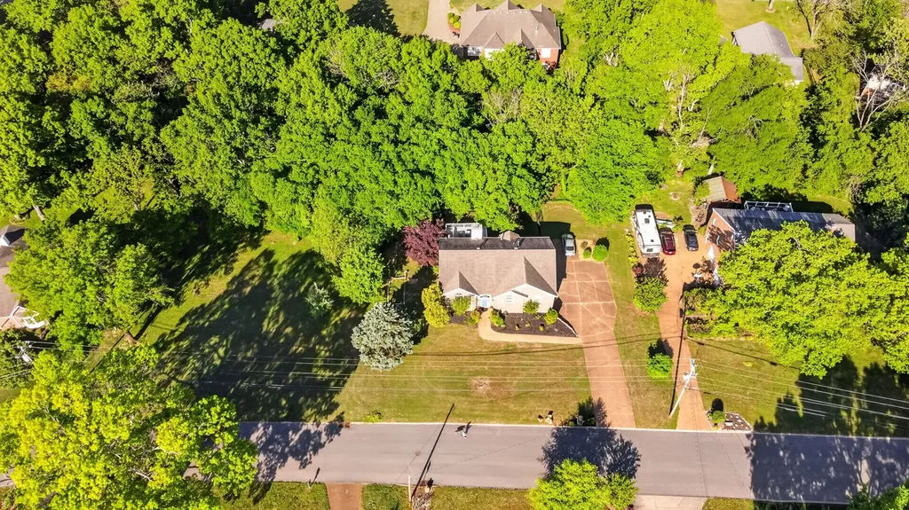 136 River Chase Hendersonville TN 37075