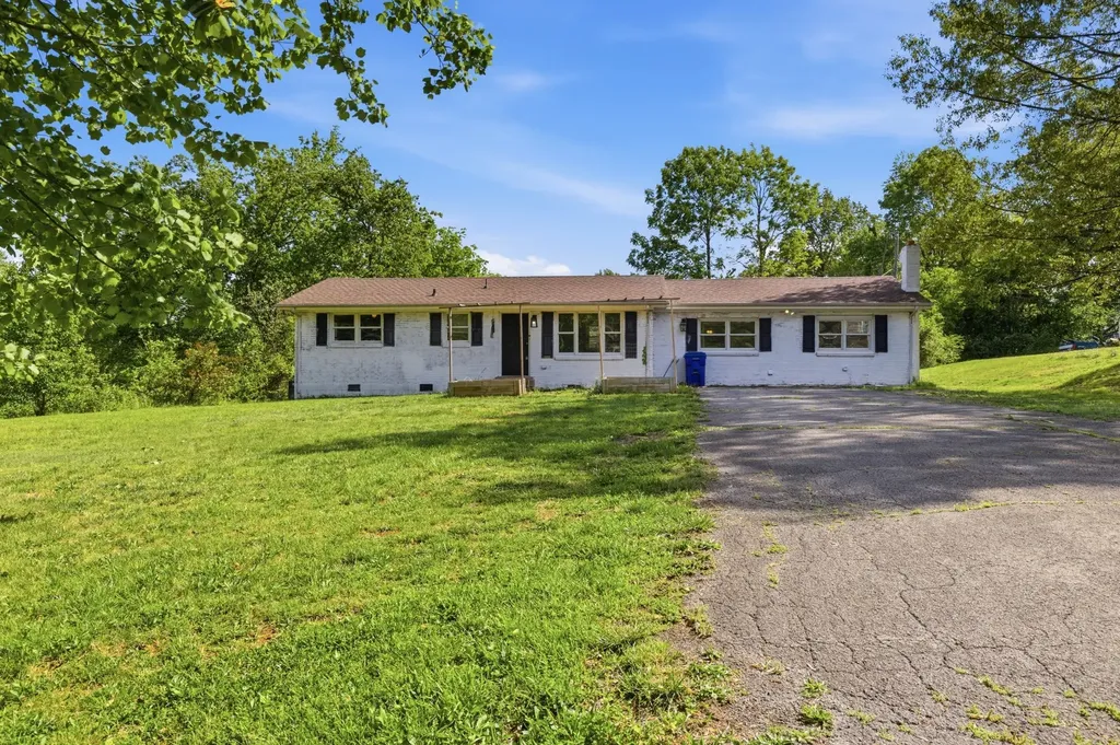 2082 Skyview Circle Clarksville TN 37042