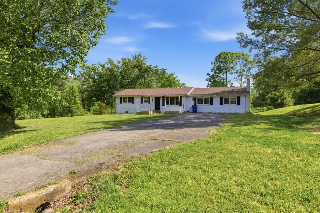 2082 Skyview Circle Clarksville TN 37042