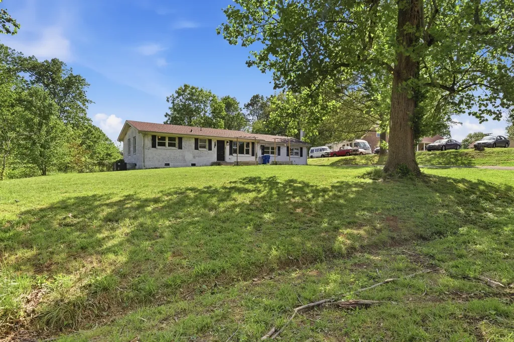 2082 Skyview Circle Clarksville TN 37042