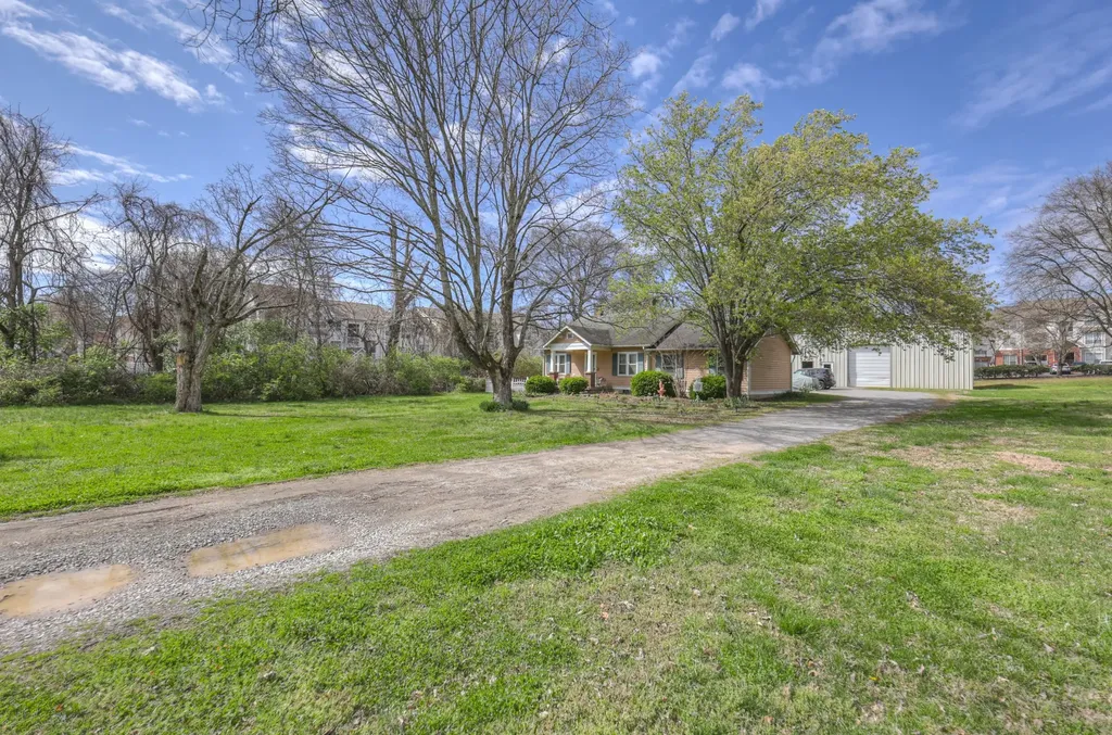 7114 Old Harding Pike Nashville TN 37221