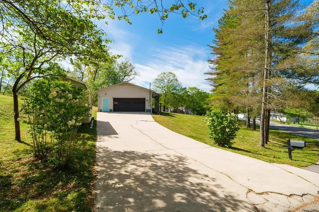 2209 Cliff Lane Cookeville TN 38501