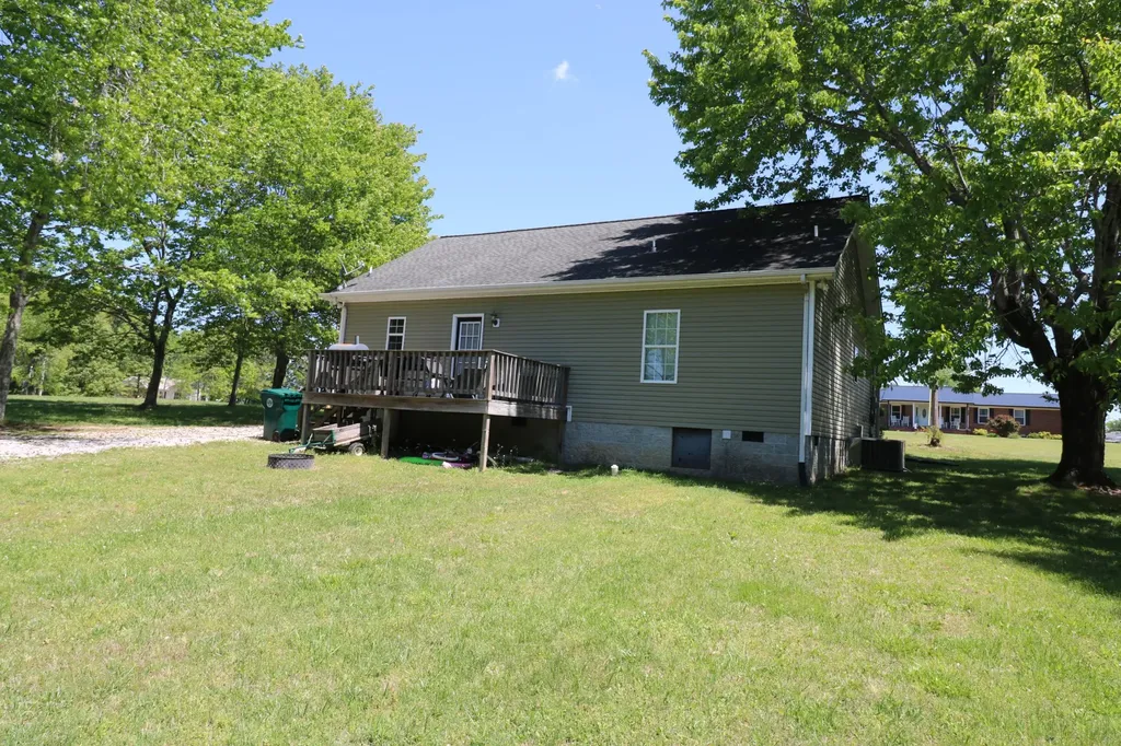 543 Main Street Mc Ewen TN 37101