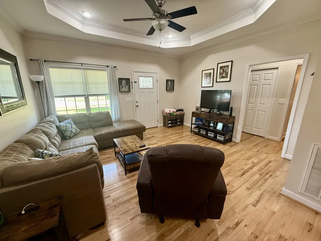 543 Main Street Mc Ewen TN 37101