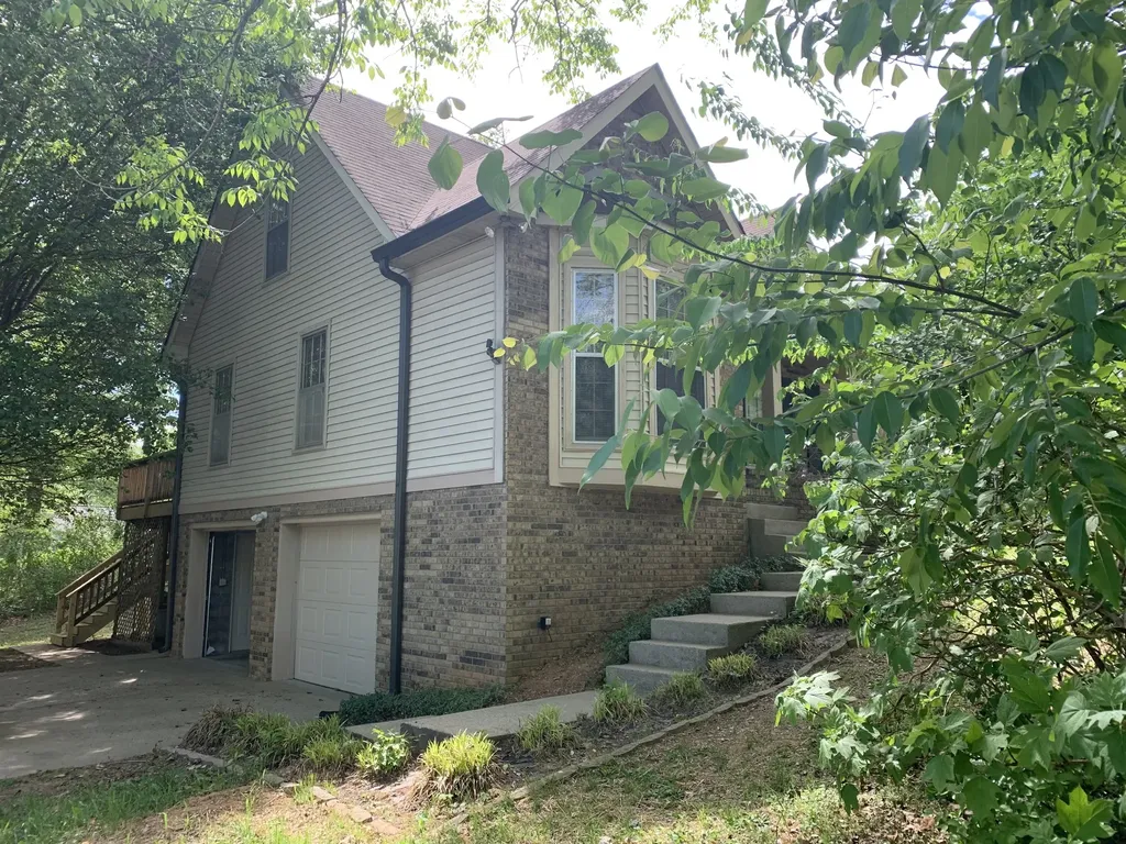 136 S Richview Road Clarksville TN 37043