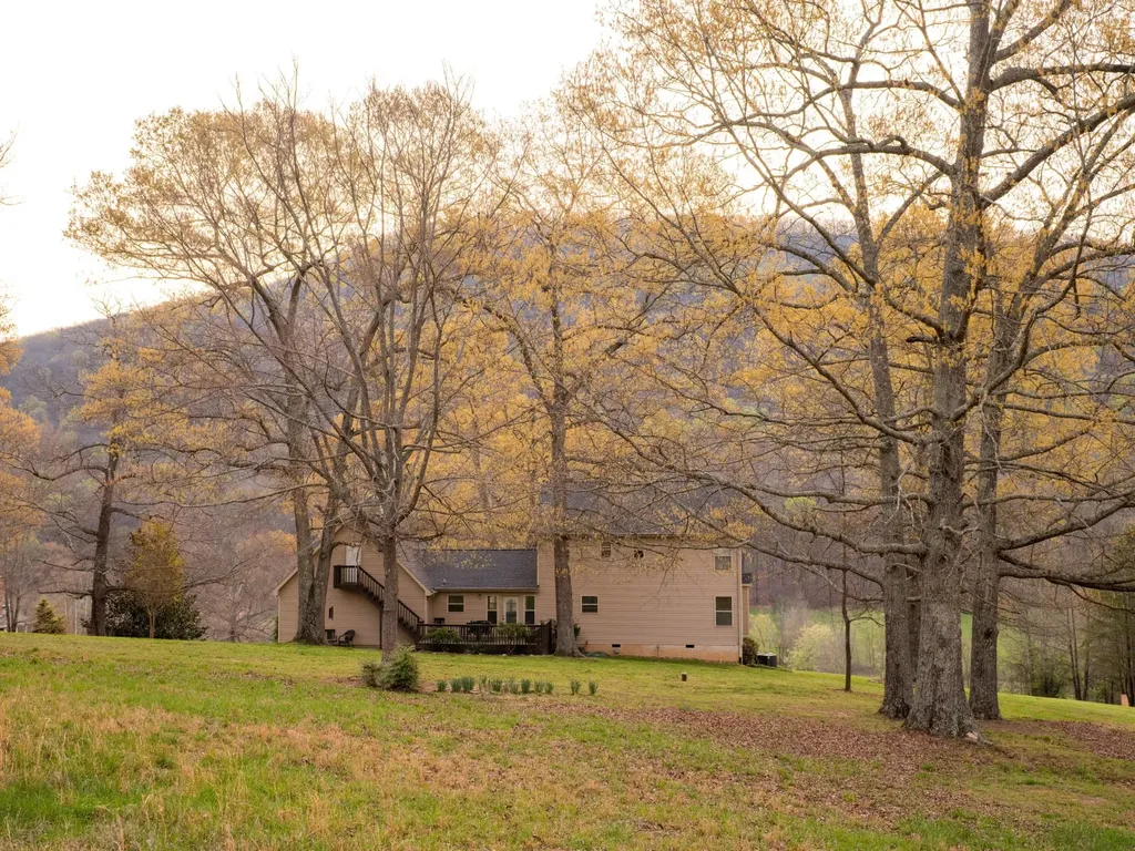 8040 Hog Jowl Road Chickamauga GA 30707