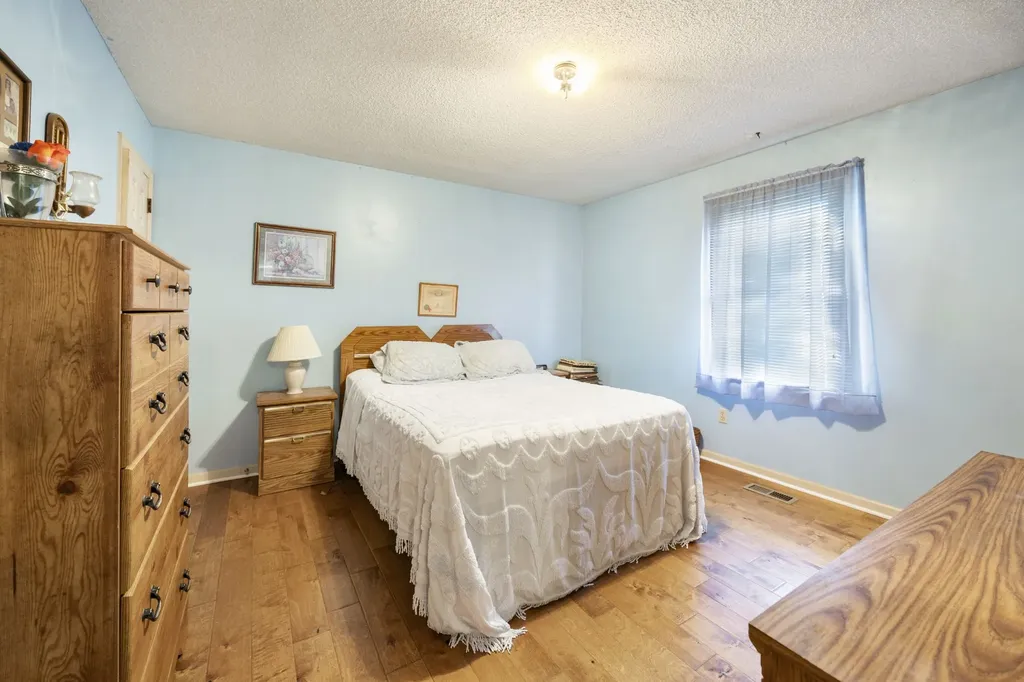 180 Woods Edge Road Winchester TN 37398