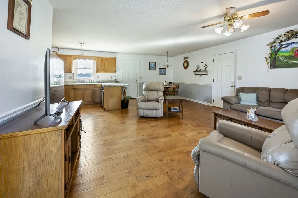 180 Woods Edge Road Winchester TN 37398