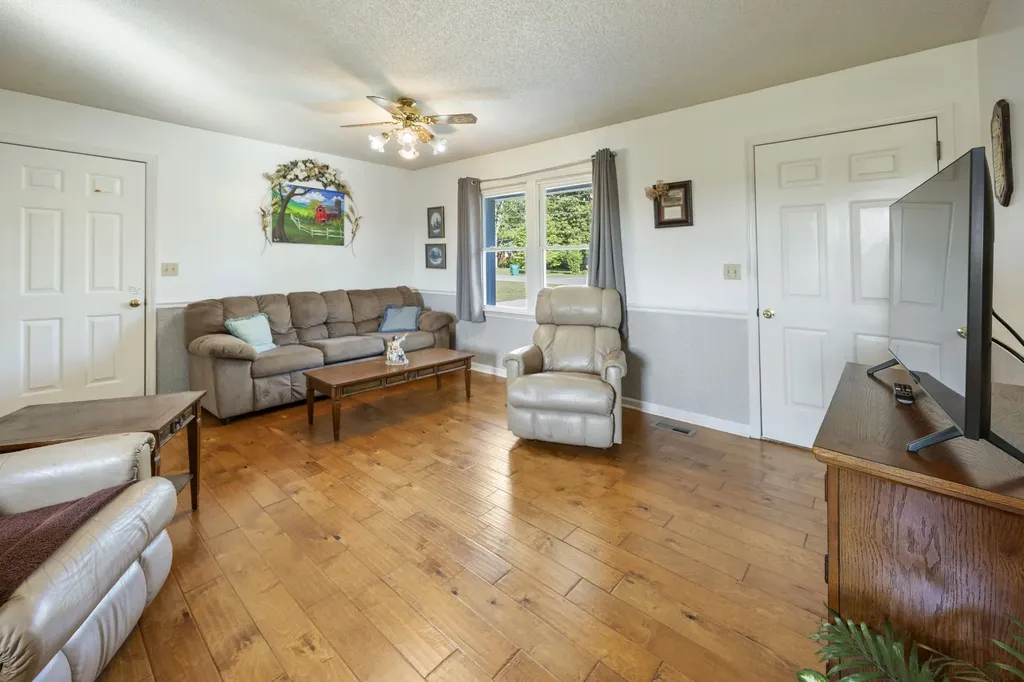 180 Woods Edge Road Winchester TN 37398