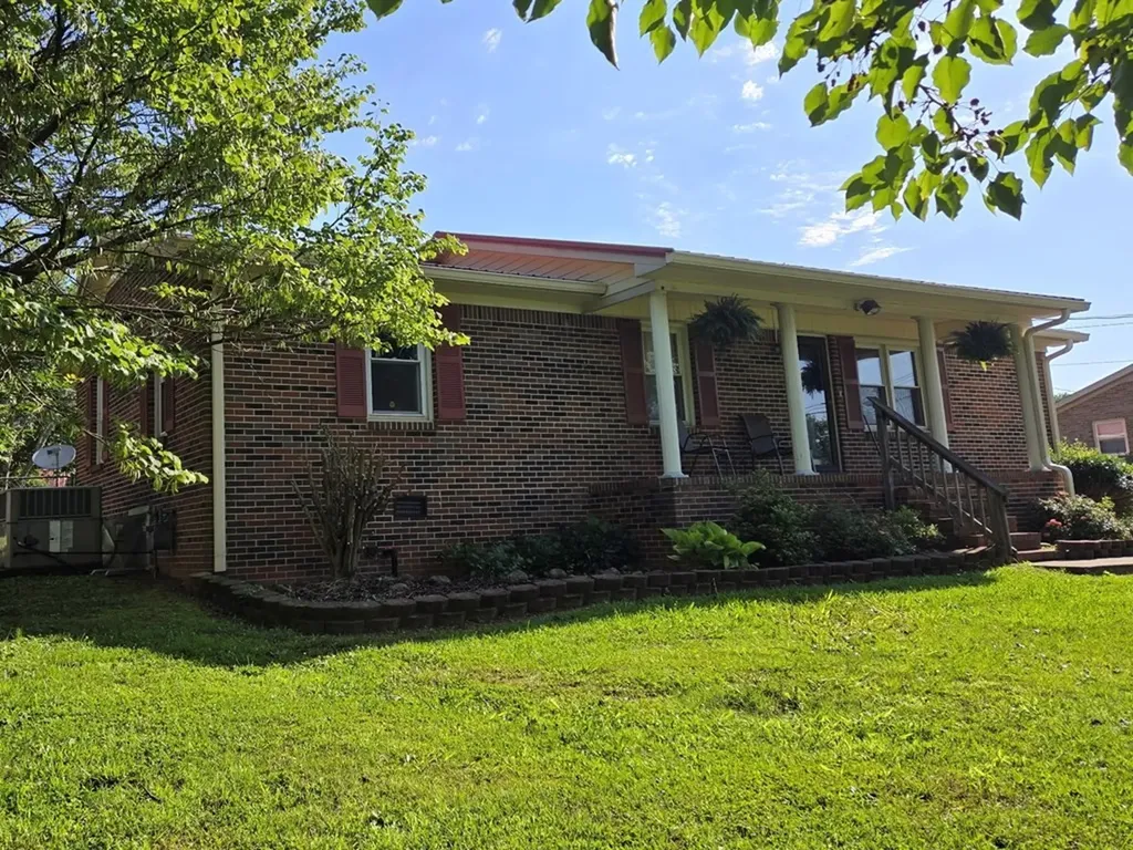301 Mcquade Circle Mcminnville TN 37110