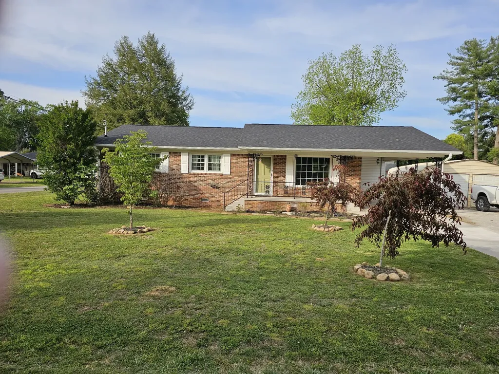 106 Willow St, N Cowan TN 37318