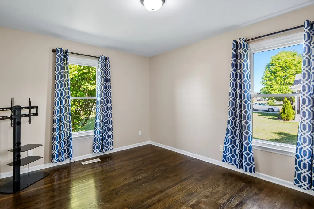 704 Redwood Circle Columbia TN 38401