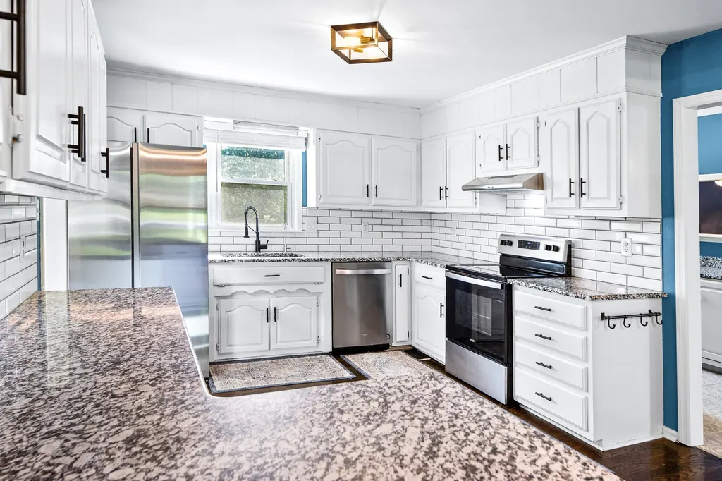 704 Redwood Circle Columbia TN 38401