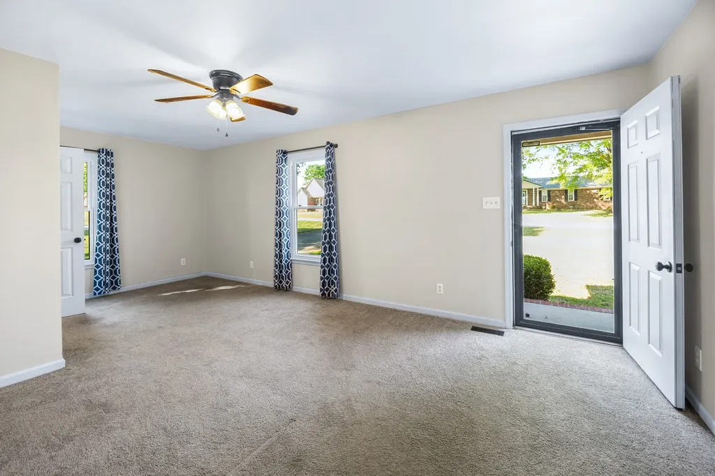 704 Redwood Circle Columbia TN 38401