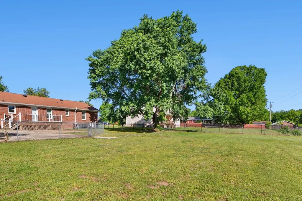 704 Redwood Circle Columbia TN 38401
