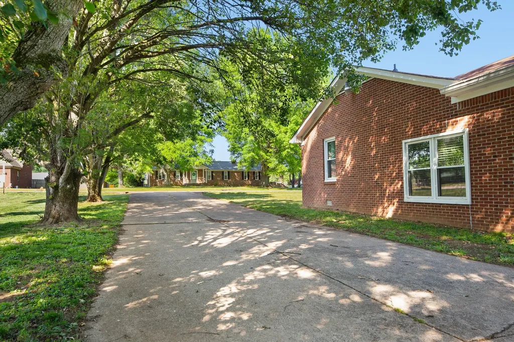 704 Redwood Circle Columbia TN 38401