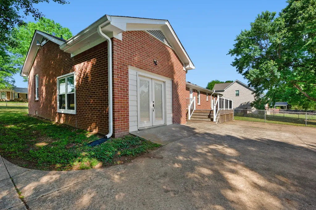 704 Redwood Circle Columbia TN 38401