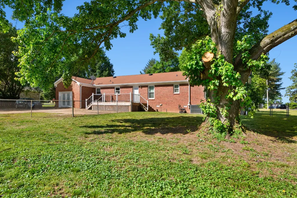 704 Redwood Circle Columbia TN 38401
