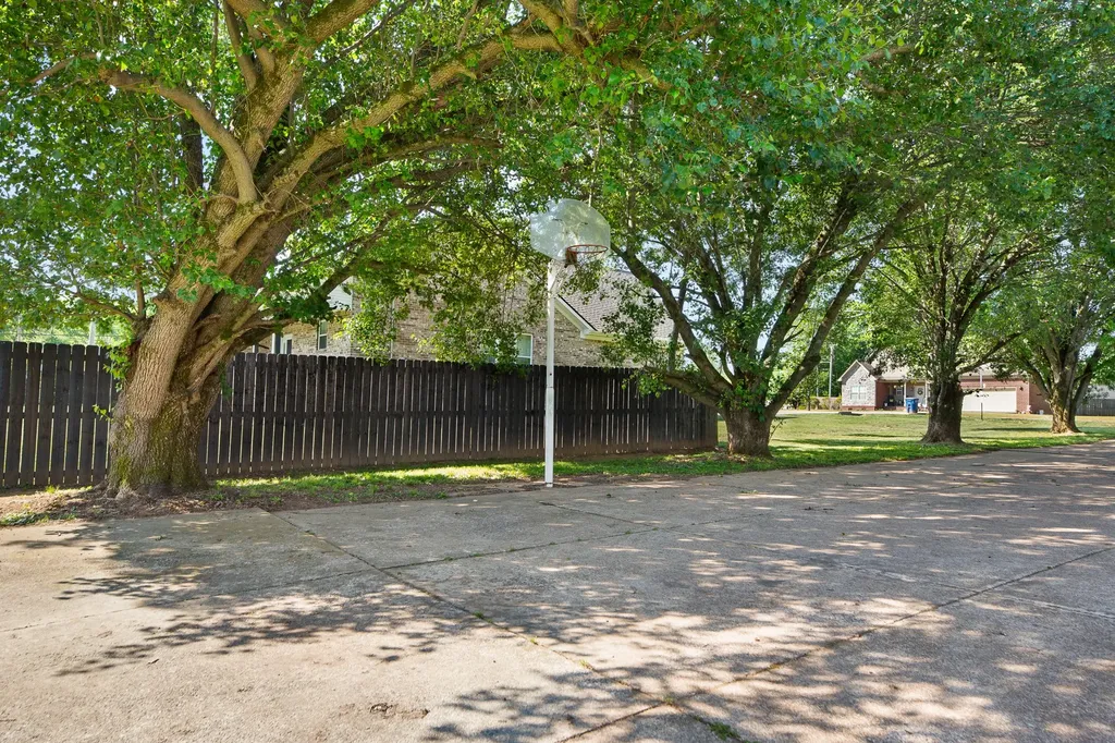 704 Redwood Circle Columbia TN 38401