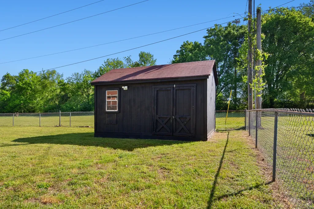 704 Redwood Circle Columbia TN 38401