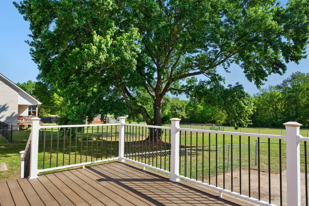 704 Redwood Circle Columbia TN 38401