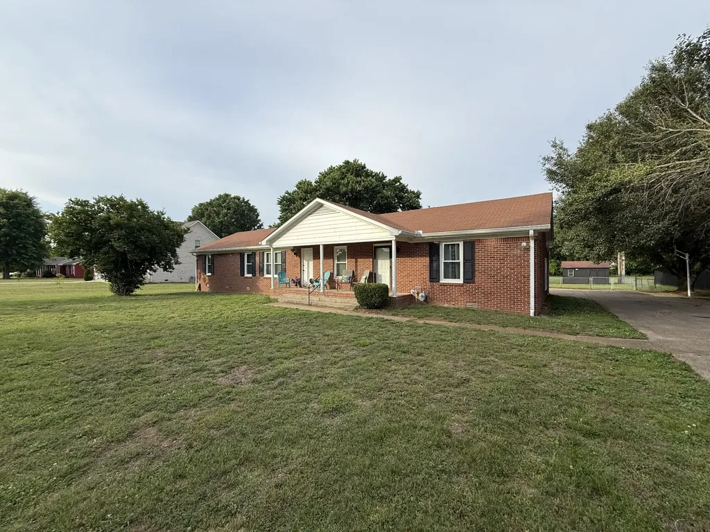 704 Redwood Circle Columbia TN 38401