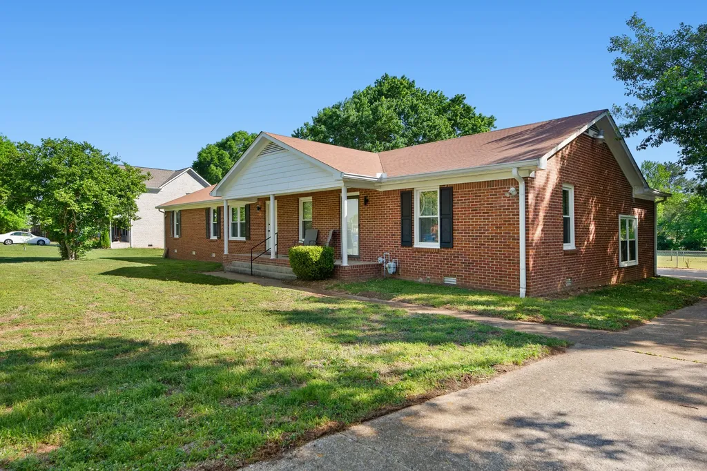 704 Redwood Circle Columbia TN 38401