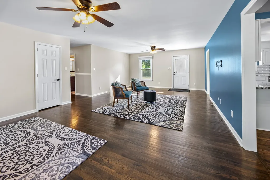 704 Redwood Circle Columbia TN 38401