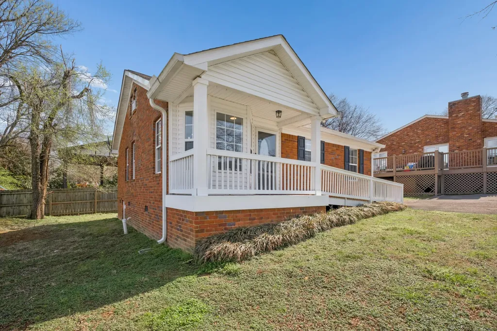 2418C Abbott Martin Road Nashville TN 37215