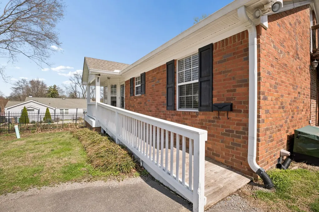 2418C Abbott Martin Road Nashville TN 37215