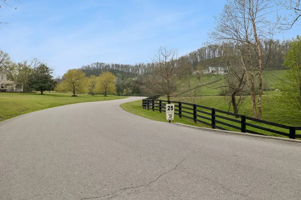 2025 Lynnwood Drive Franklin TN 37069