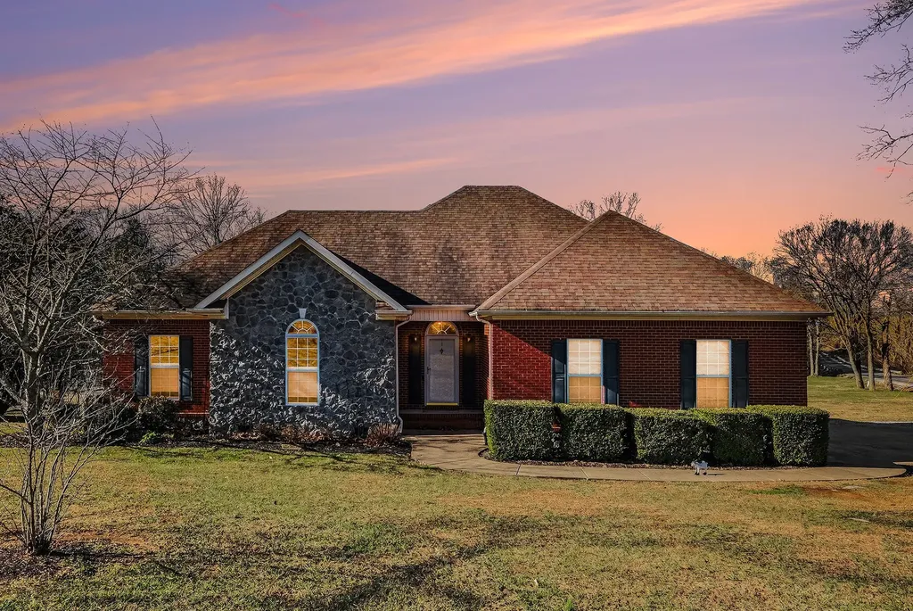 1238 Sam Johnson Road Columbia TN 38401