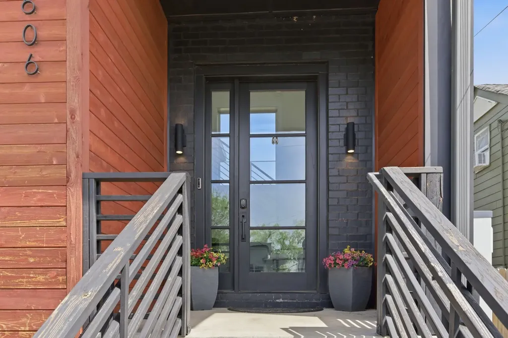1606 10th Ave, N Nashville TN 37208