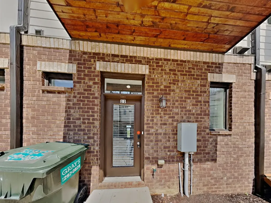 6813 Charlotte Pike Nashville TN 37209