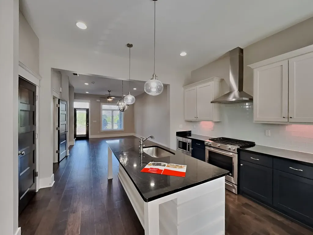 6813 Charlotte Pike Nashville TN 37209