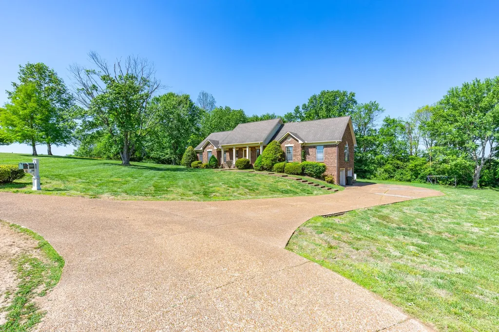325 Clearview Drive Springfield TN 37172