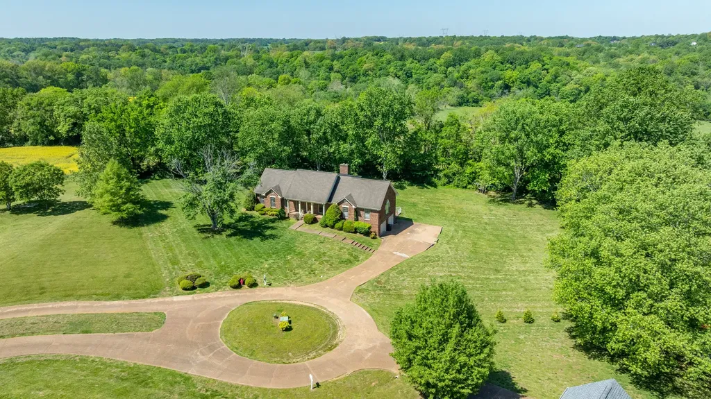 325 Clearview Drive Springfield TN 37172