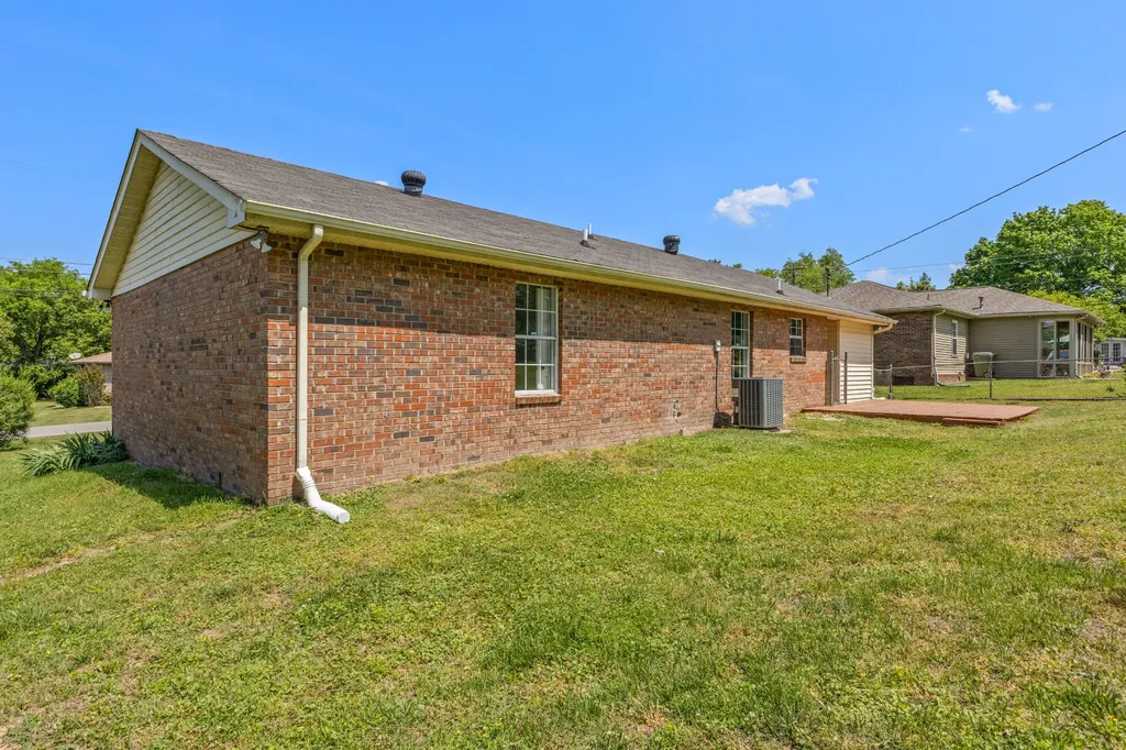 207 Juanita Avenue Gallatin TN 37066
