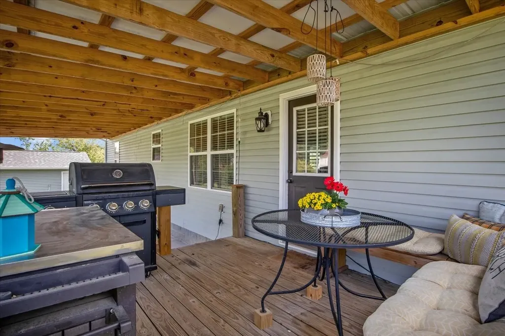 17041 Pond Circle Bon Aqua TN 37025